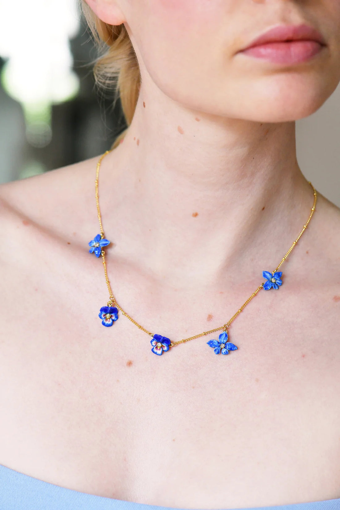 Les Néréides Blue Pansy and Golden Beads Thin Necklace