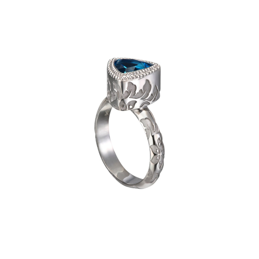 Carerra y Carrera Velázquez Ring in White Gold and Blue Topaz